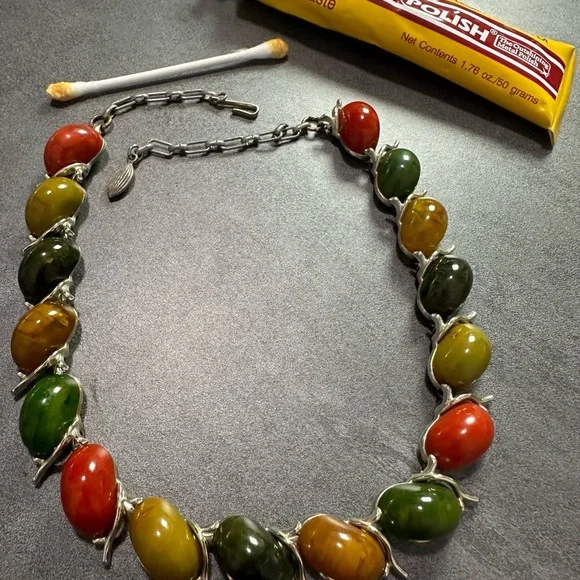 Vintage Bakelite Multi Colored Cabochon Necklace Choker Silver Tone Mod Spring - Picture 7 of 7